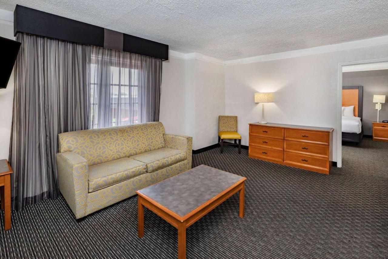 La Quinta By Wyndham I-35 Hotel